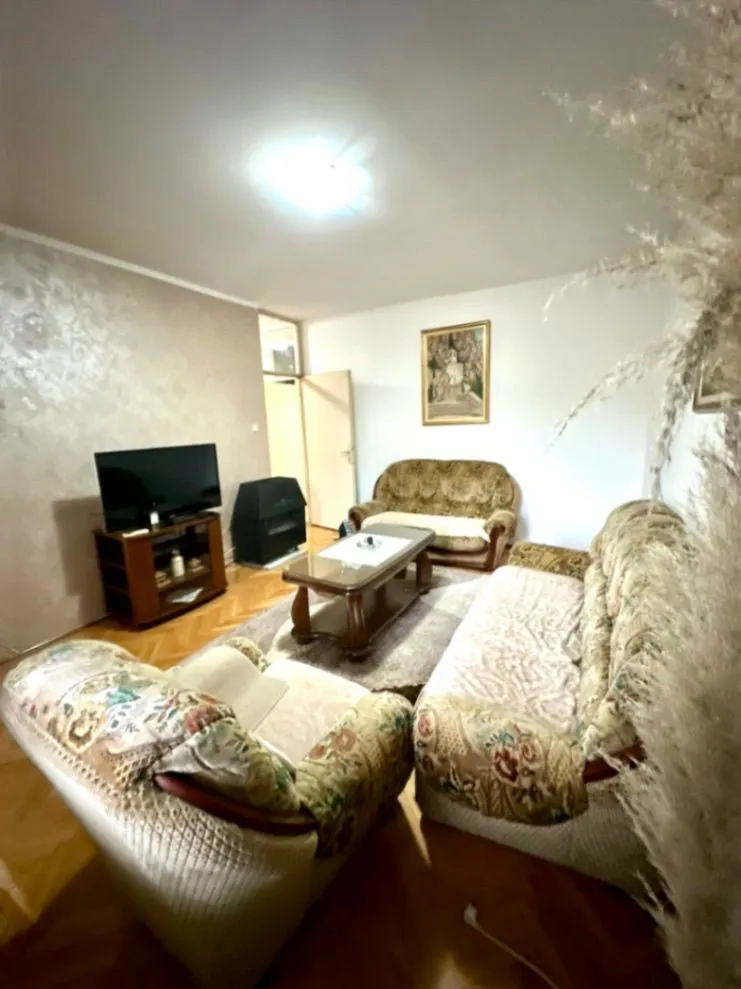 Izdavanje, dvosoban stan, 75m², Tuški Put, Podgorica