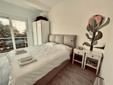 Prodaja, jednosoban stan, 46m², Dobrota, Kotor - image 11