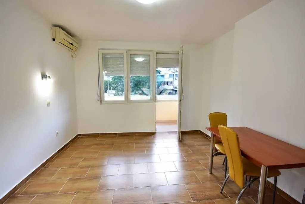 Izdavanje, poslovni prostor, 60m², Preko Morače, Podgorica
