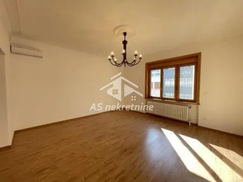 Izdavanje, četvorosoban stan, 160m², Stari Grad, Beograd - image 4