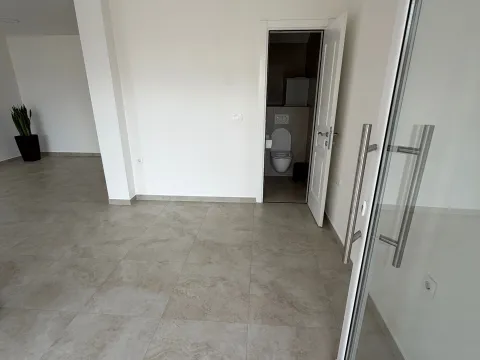 Rent, office space, 37m², Krivi Most, Podgorica - image 3