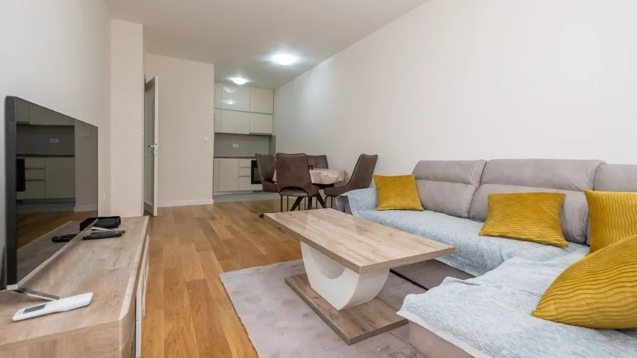 Izdavanje, jednosoban stan, 47m², Central Point, Podgorica