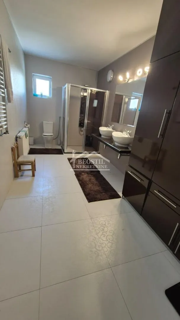 Sale, house, 254m², Mladenovac, Beograd