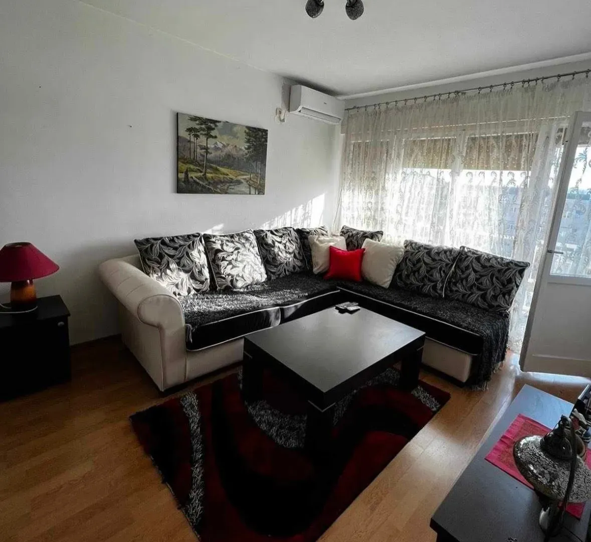 Izdavanje, dvosoban stan, 70m², Centar, Tivat