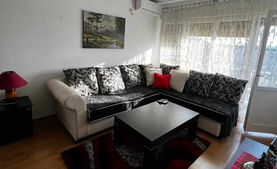 Izdavanje, dvosoban stan, 70m², Centar, Tivat