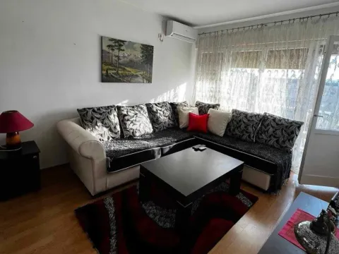 Izdavanje, dvosoban stan, 70m², Centar, Tivat - image 1