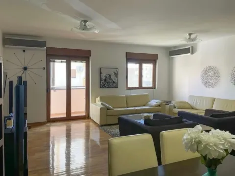 Prodaja, trosoban stan, 103m², Stari Aerodrom, Podgorica - image 9