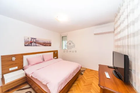 Izdavanje, dvosoban stan, 70m², Blok 5, Podgorica - image 6
