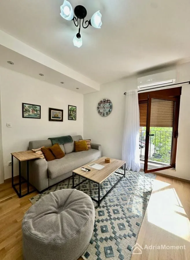 Prodaja, jednosoban stan, 46m², Centar, Tivat