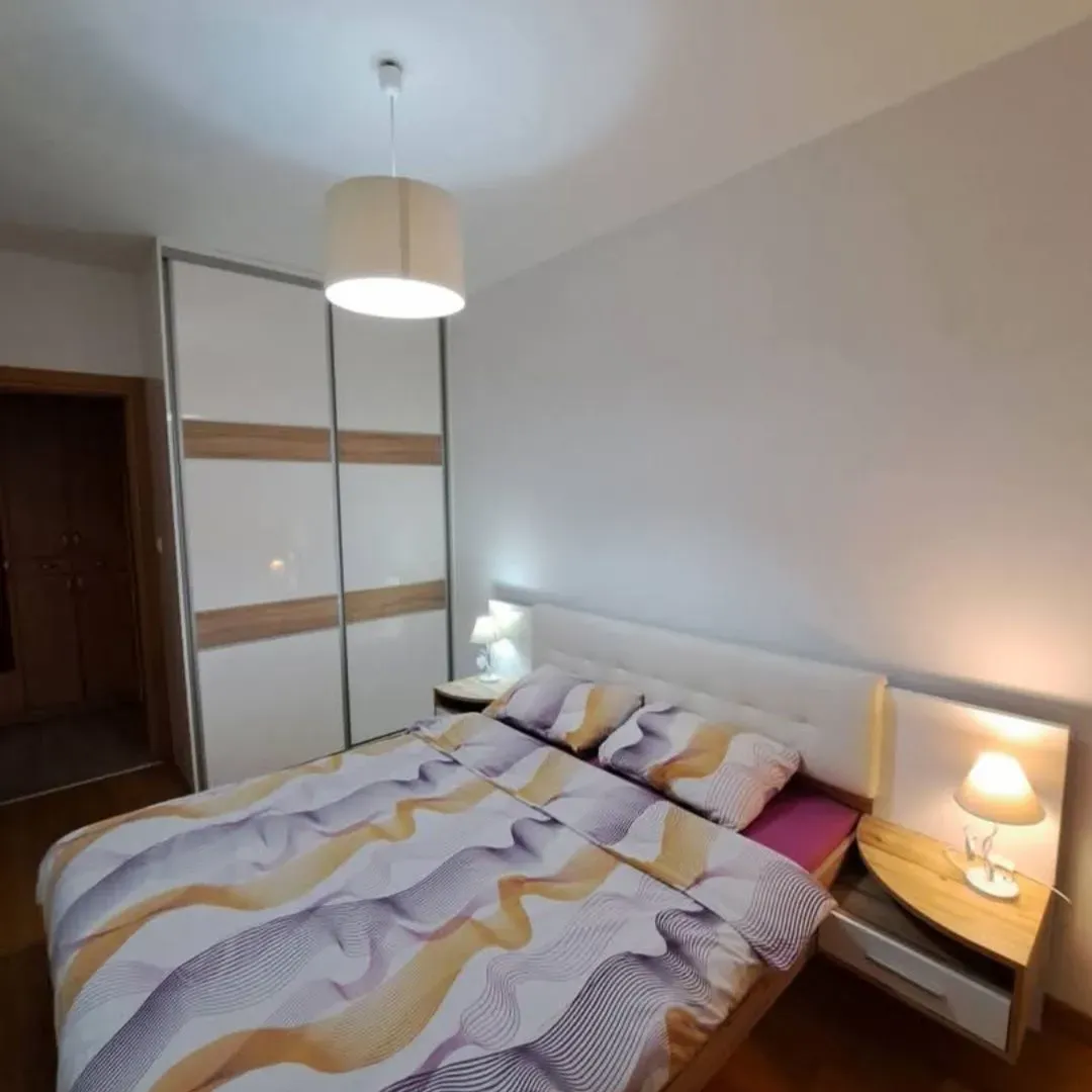 Izdavanje, trosoban stan, 47m², Nova Dalmatinska, Podgorica