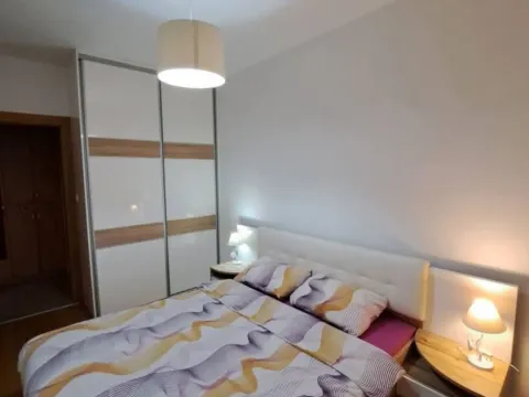 Izdavanje, trosoban stan, 47m², Nova Dalmatinska, Podgorica - image 1