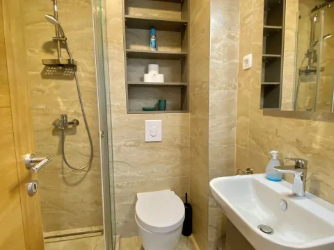 Izdavanje, jednosoban stan, 43m², Centar, Budva - image 9