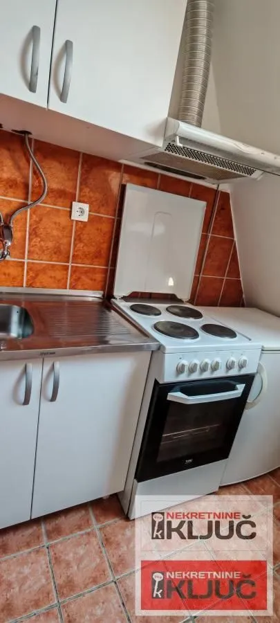 Izdavanje, jednosoban stan, 33m², Socijalno, Novi Sad Sve Podlokacije