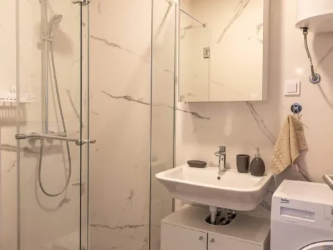 Sale, one bedroom apartment, 44m², Bečići, Budva - image 5