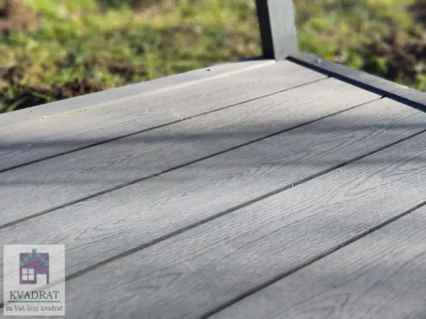 Detalj drvenog poda na terasi. - image 7