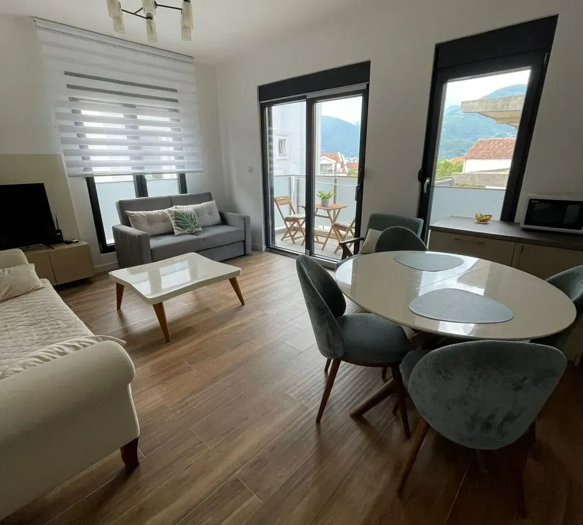 Izdavanje, stan, 68m², Tivat, Crna Gora