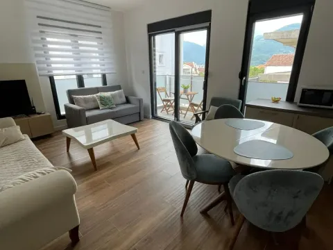 Izdavanje, stan, 68m², Tivat, Crna Gora - image 1