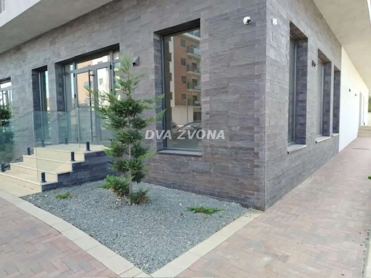 Rent, office space, 224m², Stari Banovci, Stara Pazova
