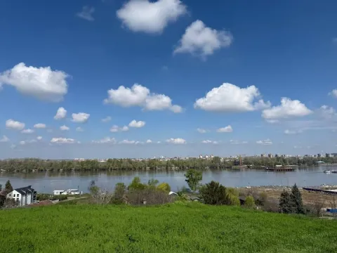 Zemljište in Petrovaradin