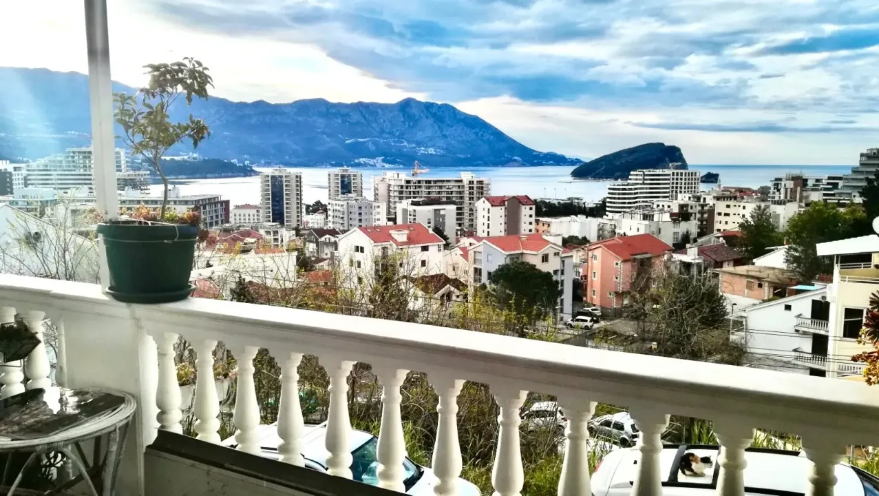 Rent, three bedroom apartment, 85m², Babin Do, Budva