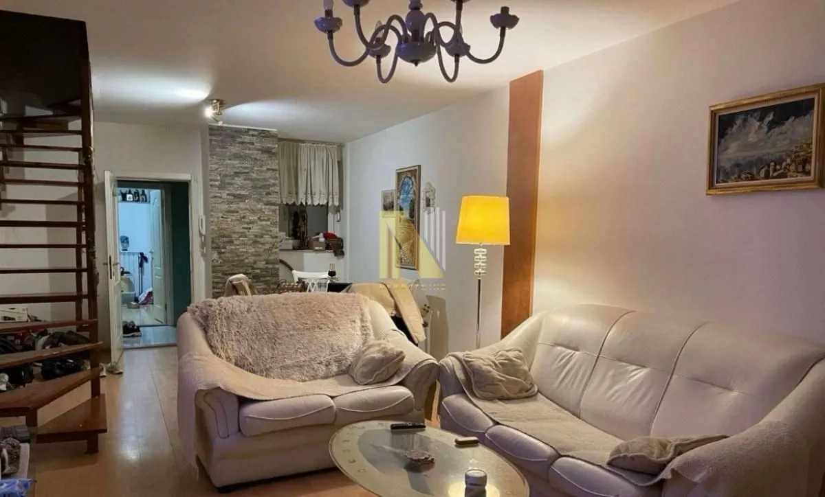 Prodaja, kuća, 180m², Lipov gaj, Novi Sad Sve Podlokacije