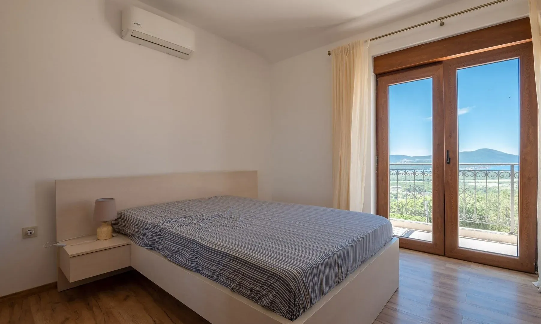 Sale, house, 176m², Dub, Kotor
