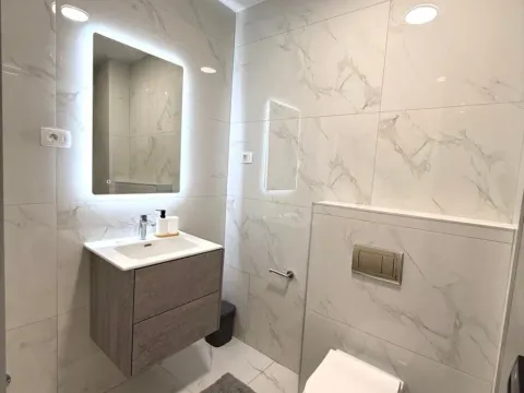 Izdavanje, dvosoban stan, 77m², City Kvart, Podgorica - image 8