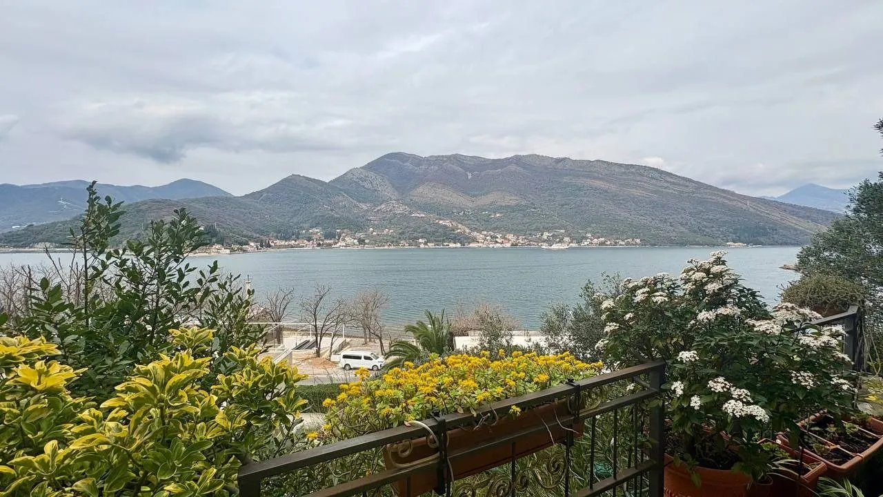 Prodaja, trosoban stan, 180m², Lepetani, Tivat