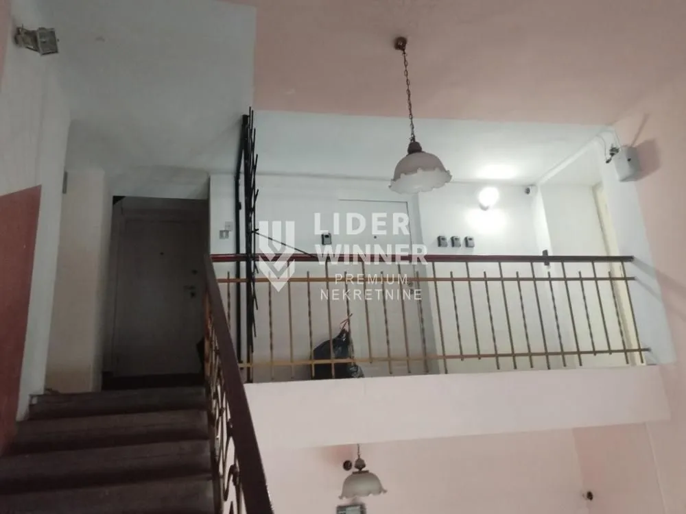 Prodaja, četvorosoban stan, 109m², Zemun Centar, Zemun Sve Podlokacije
