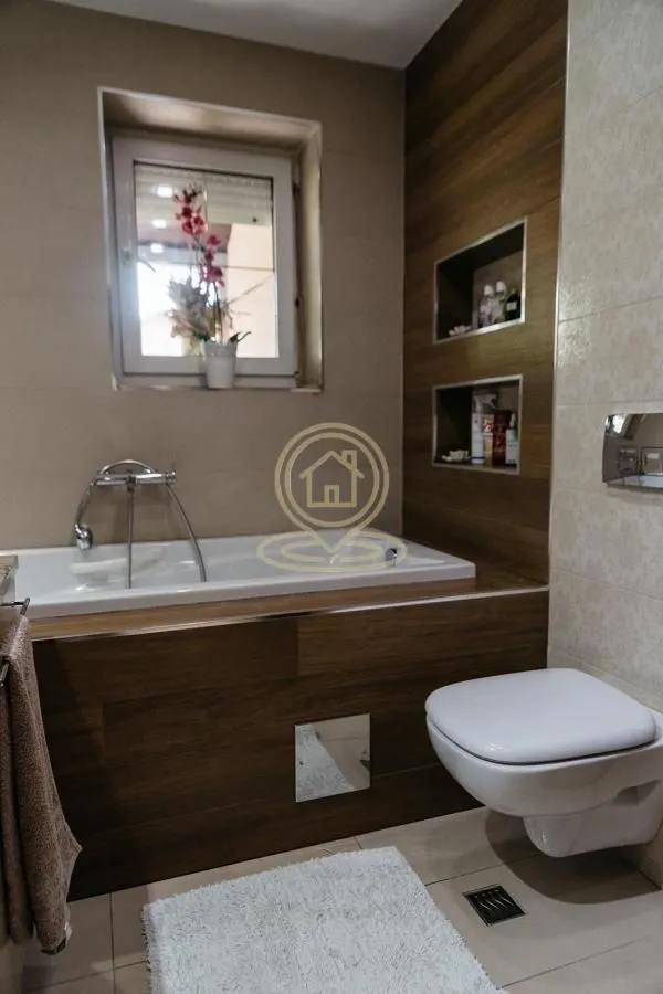 Izdavanje, četvorosoban stan, 120m², Telep, Novi Sad Sve Podlokacije