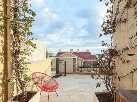 Izdavanje, kuća, 130m², Luštica Bay, Tivat - image 23