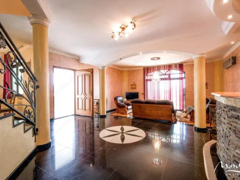 Prodaja, kuća, 560m², Petrovac, Budva - image 18