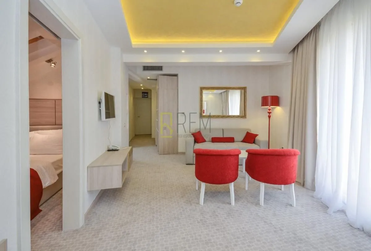 Rent, hospitality venue, 1030m², Centar, Budva