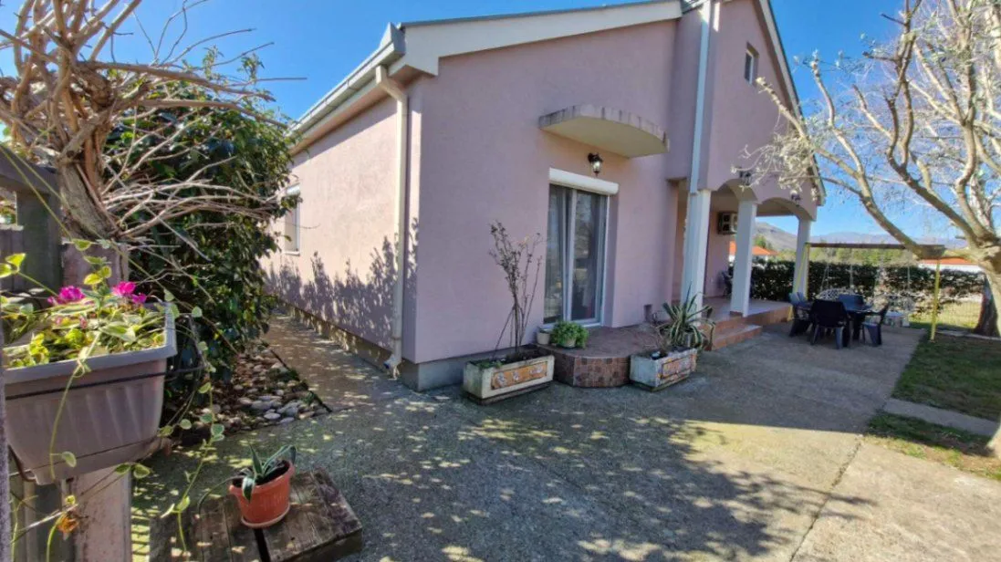 Prodaja, kuća, 150m², Tološi, Podgorica