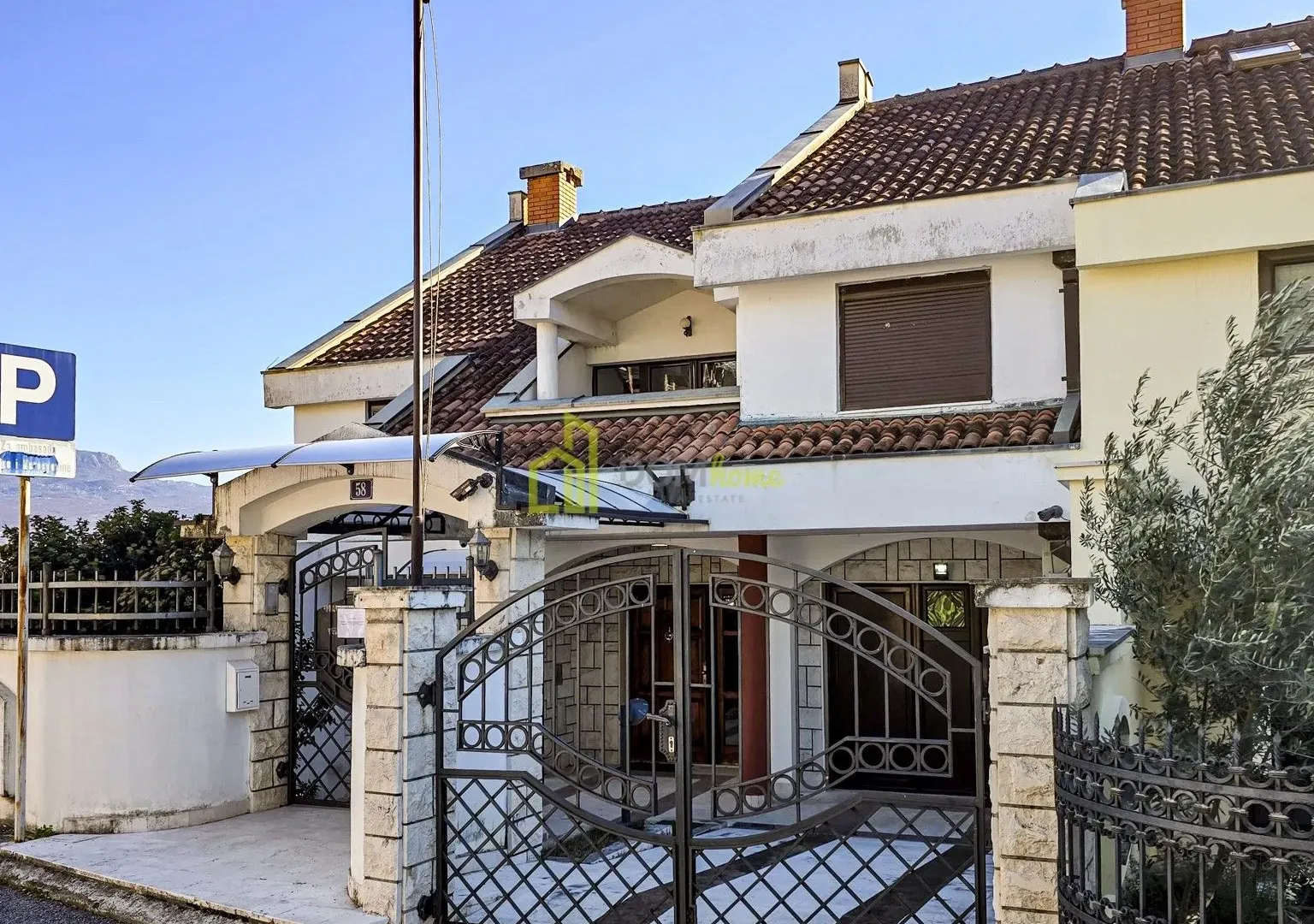 Rent, house, 380m², Gorica C, Podgorica