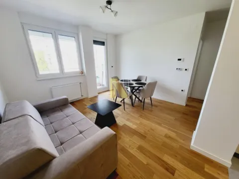 Izdavanje, dvosoban stan, 48m², Bulevar Evrope, Novi Sad Sve Podlokacije - image 3