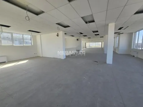 Izdavanje, poslovni prostor, 1200m², Žarkovo, Beograd - image 3