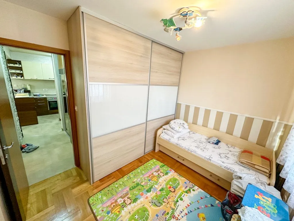 Izdavanje, dvosoban stan, 55m², Stari Aerodrom, Podgorica