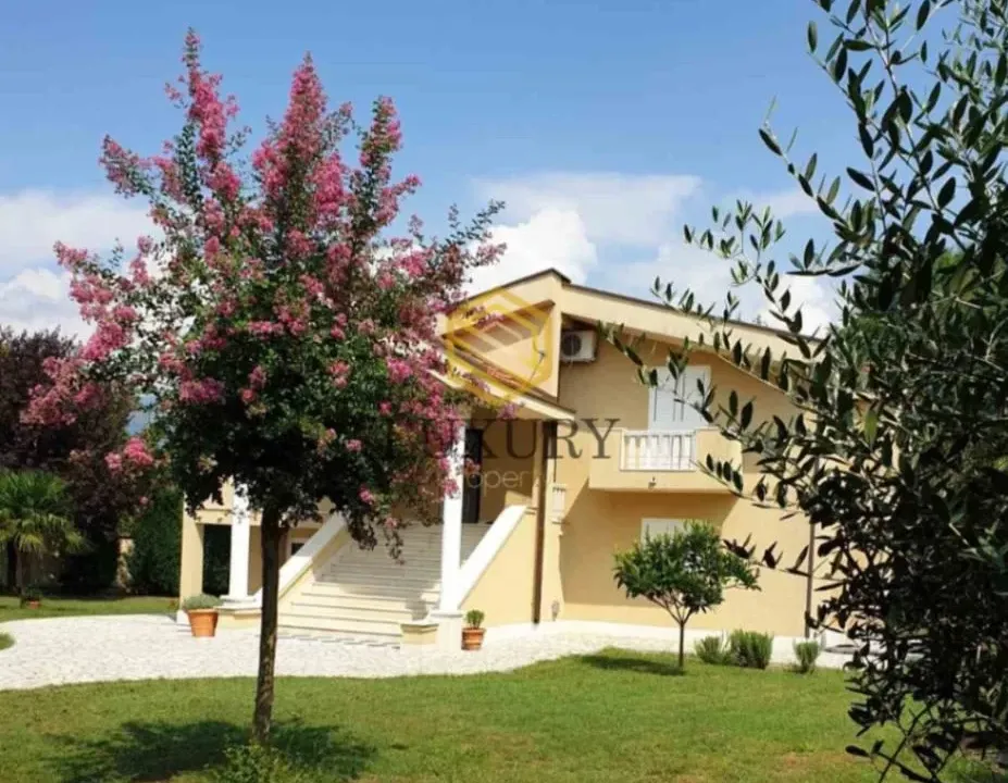 Rent, house, 280m², Kosić, Danilovgrad