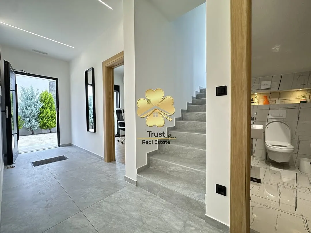 Izdavanje, kuća, 190m², Tološi, Podgorica