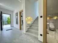 Izdavanje, kuća, 190m², Tološi, Podgorica - image 10