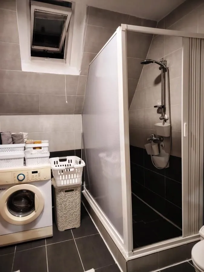 Izdavanje, trosoban stan, 90m², Centar, Niš