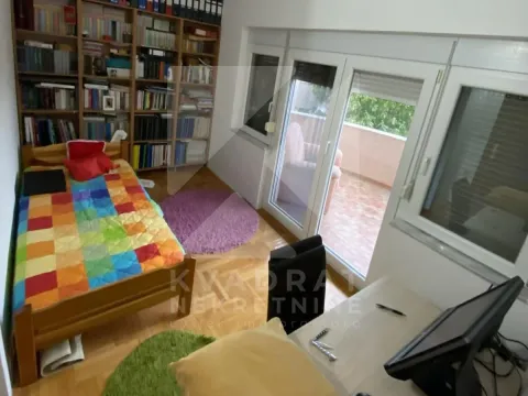 Izdavanje, kuća, 240m², Karaburško Polje, Podgorica - image 10