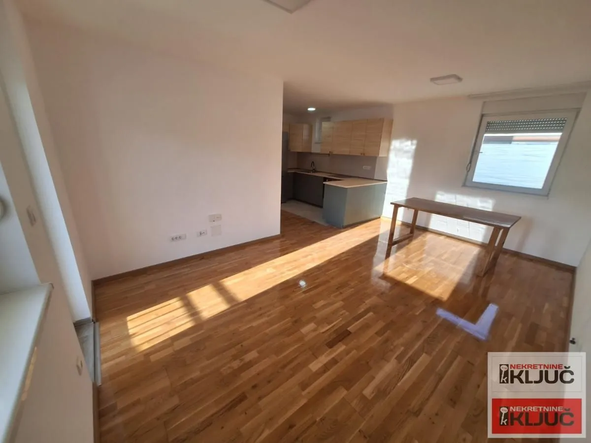 Prodaja, trosoban stan, 74m², Veternička rampa, Novi Sad Sve Podlokacije