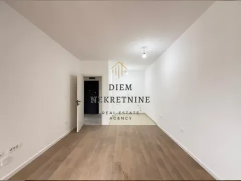 Prodaja, jednosoban stan, 43m², Stari Aerodrom, Podgorica - image 9