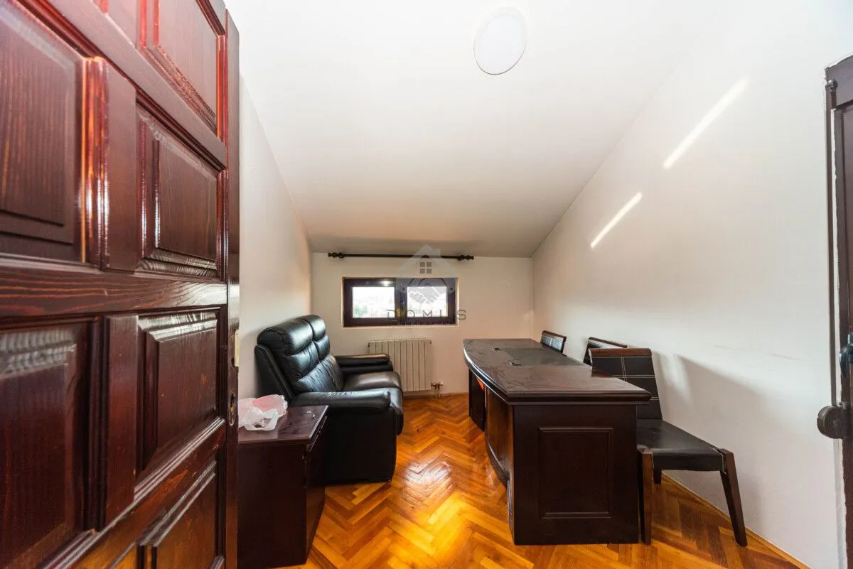 Izdavanje, kuća, 380m², Gorica C, Podgorica