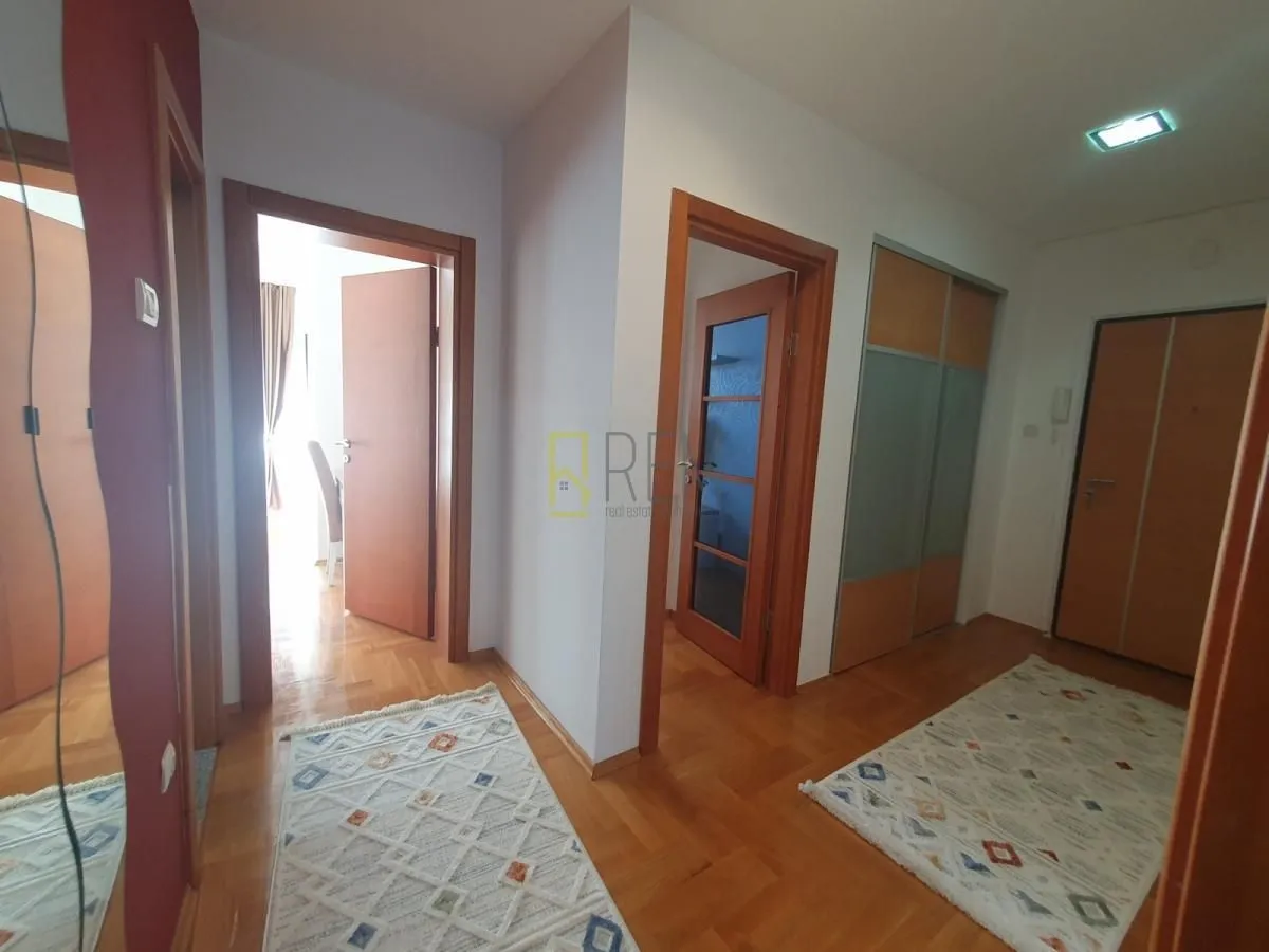 Prodaja, dvosoban stan, 66m², Centar, Podgorica