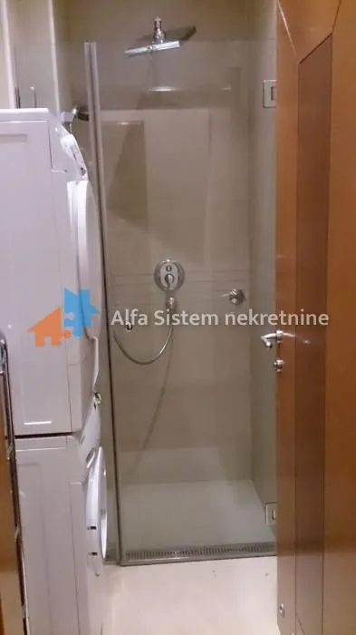 Izdavanje, trosoban stan, 95m², Savski Venac, Beograd