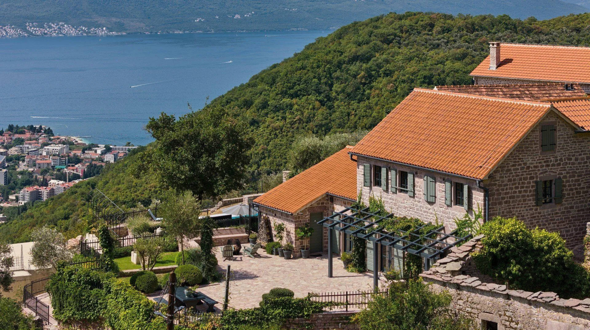 Prodaja, kuća, 293m², Donja Lastva, Tivat