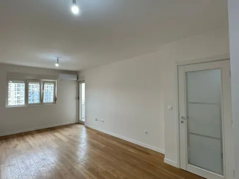 Prodaja, jednosoban stan, 49m², Central Point, Podgorica - image 3